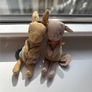 Bunny and lamb by Maileg.
With magnets in hands